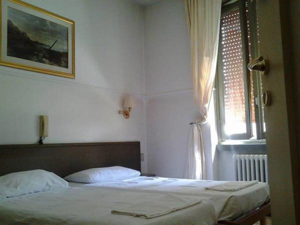 Hotel Parini Cesano Boscone Exterior photo